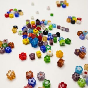 Çiçek Desenli Renkli Boncuk 5 mm 50 Adet